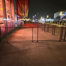 Dcoration-terrasse-restaurant-Laval-effet-wow-en-lumires-roses 1